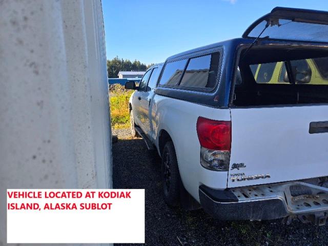 5TFBV54137X008993 - 2007 TOYOTA TUNDRA DOUBLE CAB SR5 WHITE photo 2