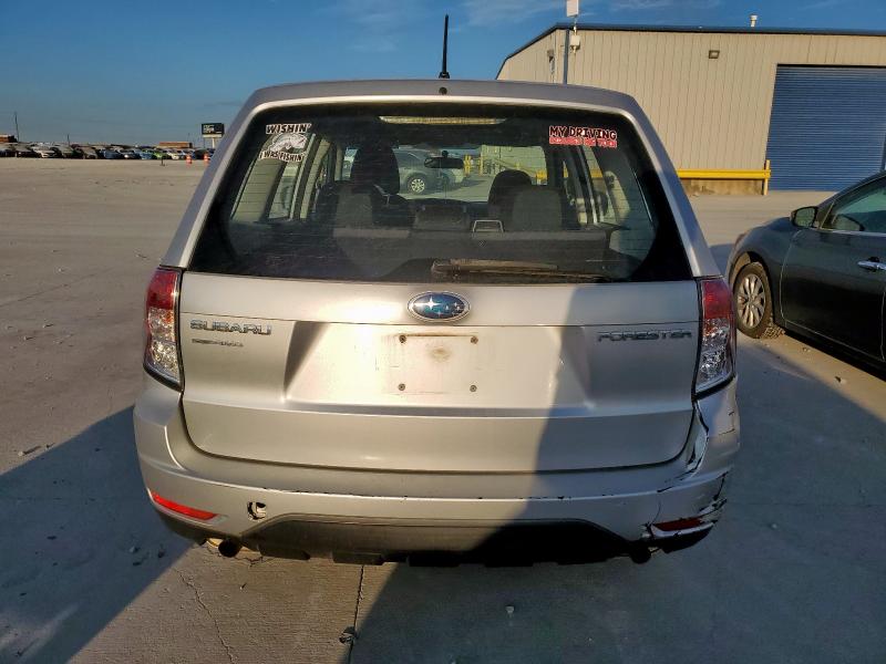 JF2SH6AC8AH797552 - 2010 SUBARU FORESTER 2.5X 银色 照片 6