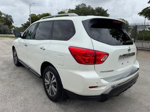 5N1DR2MM1HC627750 - 2017 NISSAN PATHFINDER S WHITE photo 2