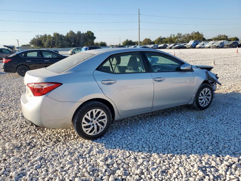 5YFBURHE7JP826255 - 2018 TOYOTA COROLLA L SILVER photo 3
