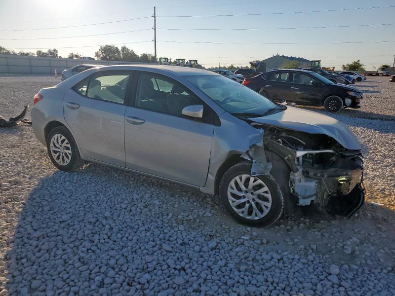 5YFBURHE7JP826255 - 2018 TOYOTA COROLLA L SILVER photo 4