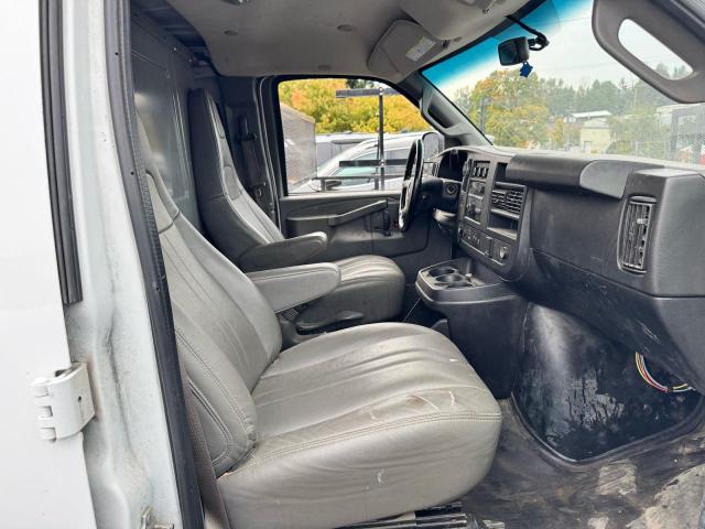 1GCWGAFP4K1285752 - 2019 CHEVROLET EXPRESS G2 WHITE photo 5