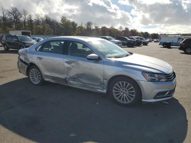 1VWBT7A35HC033343 - 2017 VOLKSWAGEN PASSAT SE SILVER photo 4