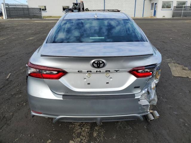 4T1G11AK4RU907529 - 2024 TOYOTA CAMRY SE NIGHT SHADE SILVER photo 6