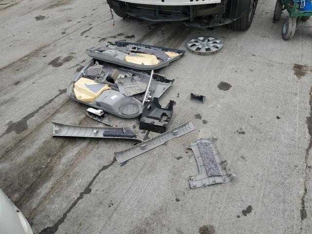 JTDBU4EE3AJ073707 - 2010 TOYOTA COROLLA BASE Biały zdjęcie 12