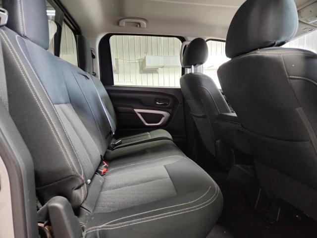 1N6AA1EJ0JN527921 - 2018 NISSAN TITAN S 银色 照片 10