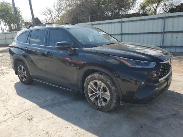 5TDGZRAH5MS053938 - 2021 TOYOTA HIGHLANDER XLE BLACK photo 4