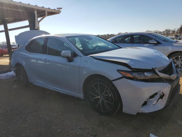 4T1G11AKXRU240529 - 2024 TOYOTA CAMRY SE NIGHT SHADE WHITE photo 4