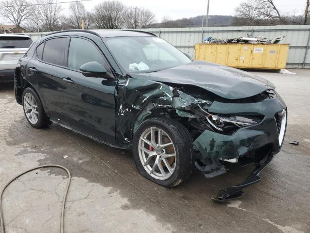 ZASFAKPN1J7C03046 - 2018 ALFA ROMEO STELVIO SPORT Grün Foto 4