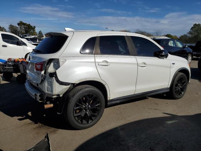 JA4AP3AU8JU003509 - 2018 MITSUBISHI OUTLANDER ES 白色 照片 3