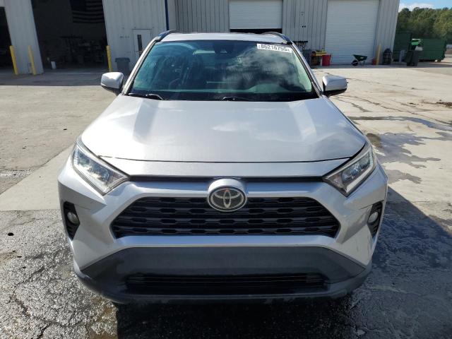 2T3W1RFV0KW025123 - 2019 TOYOTA RAV4 XLE SILVER photo 5