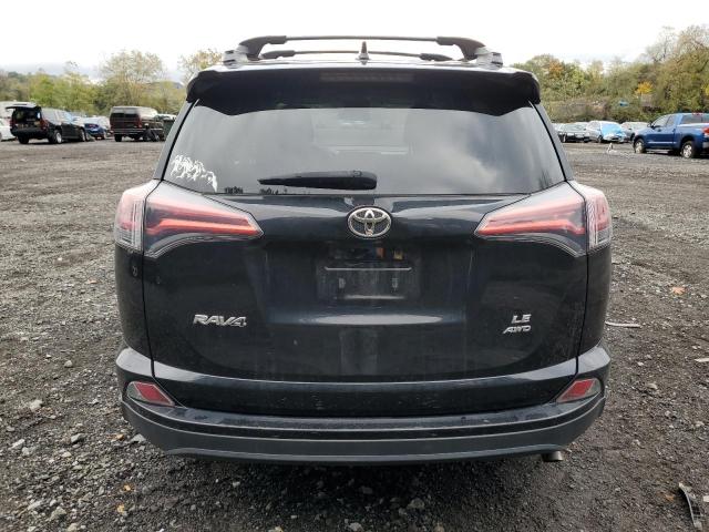 2T3BFREVXJW719706 - 2018 TOYOTA RAV4 LE Schwarz Foto 6