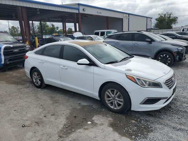 5NPE24AF6HH566723 - 2017 HYUNDAI SONATA SE WHITE photo 4