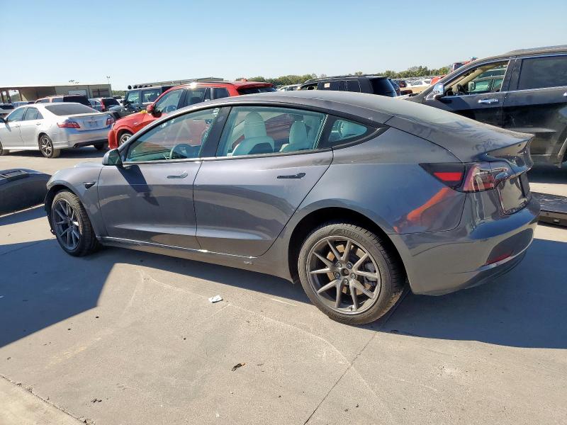 5YJ3E1EA2PF663068 - 2023 TESLA MODEL 3 ნაცრისფერი ფოტო 2
