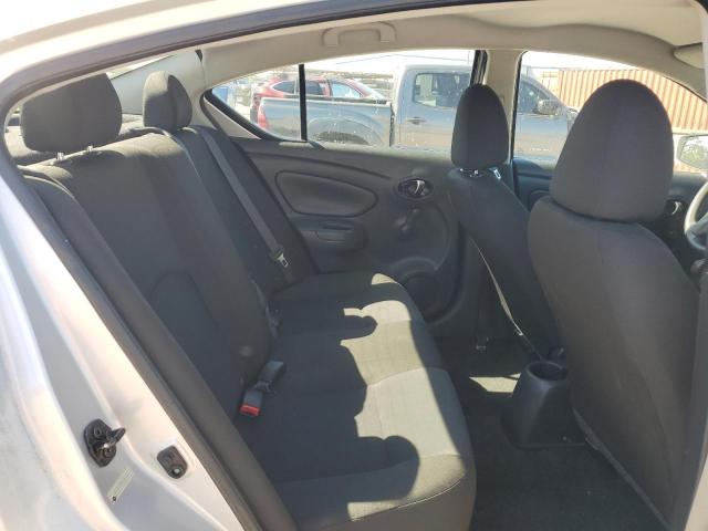 3N1CN7AP6JL864044 - 2018 NISSAN VERSA S 银色 照片 10