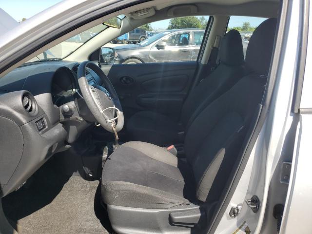 3N1CN7AP6JL864044 - 2018 NISSAN VERSA S 银色 照片 7