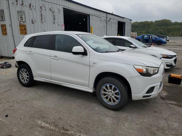 JA4AP3AU3BZ017886 - 2011 MITSUBISHI OUTLANDER ES WHITE photo 4