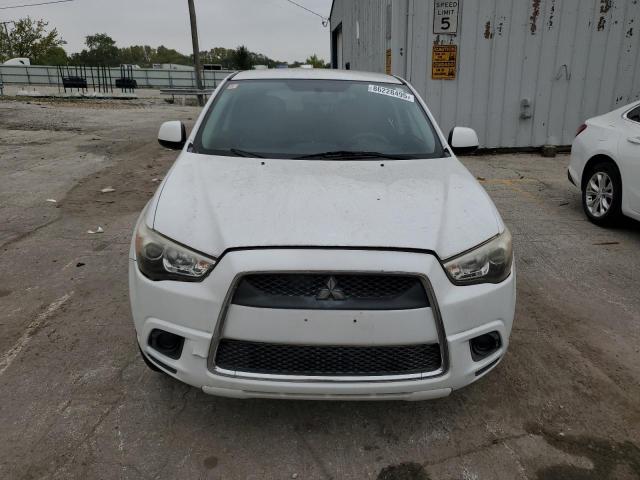 JA4AP3AU3BZ017886 - 2011 MITSUBISHI OUTLANDER ES WHITE photo 5