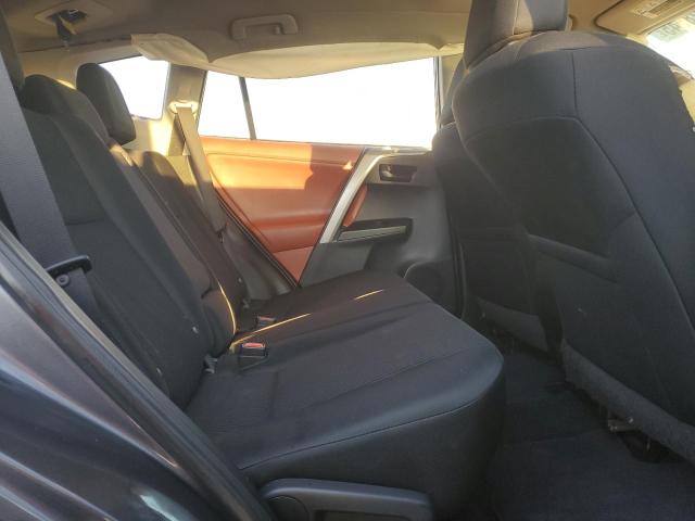 2T3ZFREV7JW497365 - 2018 TOYOTA RAV4 LE رمادي صورة 11