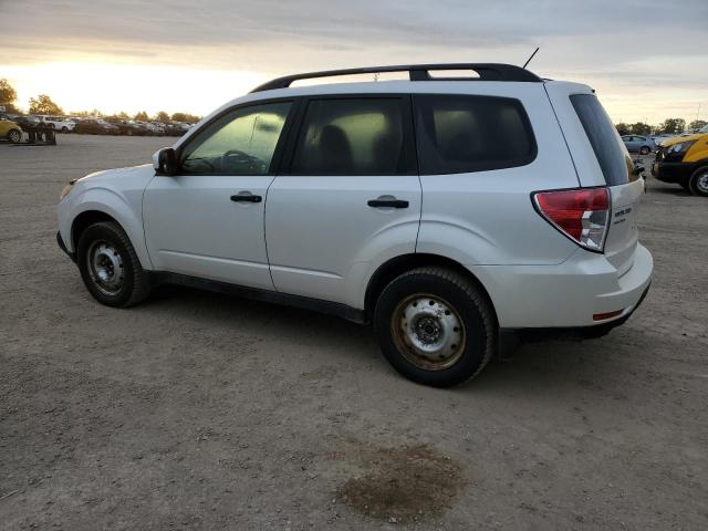 JF2SHCBC6BH761308 - 2011 SUBARU FORESTER 2.5X Blanc photo 2