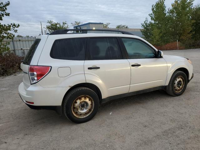 JF2SHCBC6BH761308 - 2011 SUBARU FORESTER 2.5X Blanc photo 3