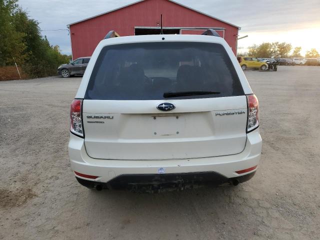 JF2SHCBC6BH761308 - 2011 SUBARU FORESTER 2.5X Blanc photo 6