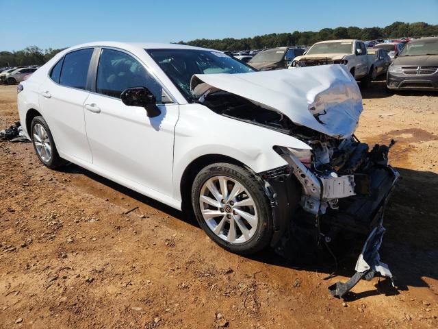 4T1C11AK4MU556774 - 2021 TOYOTA CAMRY LE WHITE photo 4