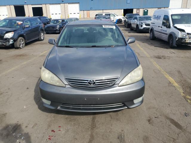 JTDBF30K250163783 - 2005 TOYOTA CAMRY LE GRAY photo 5