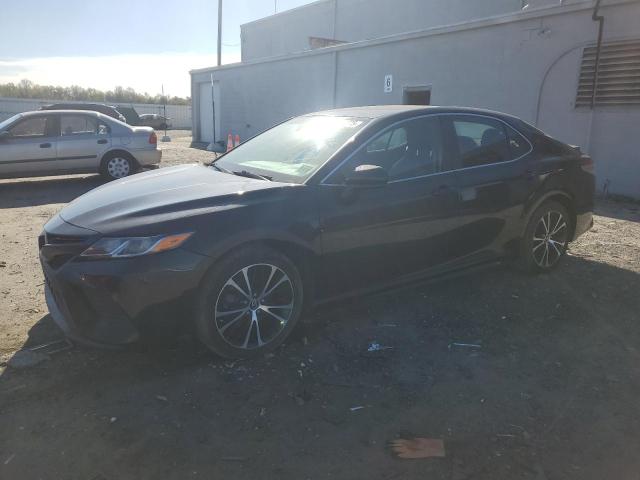 4T1B11HKXJU578825 - 2018 TOYOTA CAMRY SE L BLACK photo 1