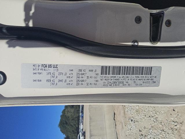 3C4NJCBB5KT699392 - 2019 JEEP COMPASS LATITUDE أبيض صورة 13