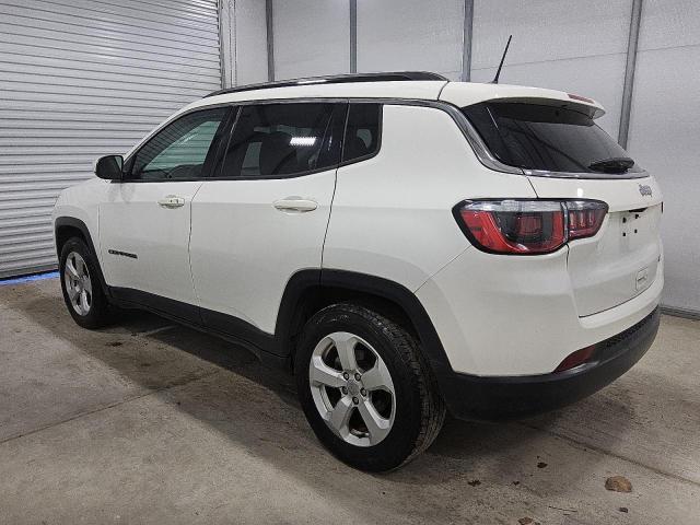 3C4NJCBB5KT699392 - 2019 JEEP COMPASS LATITUDE أبيض صورة 2
