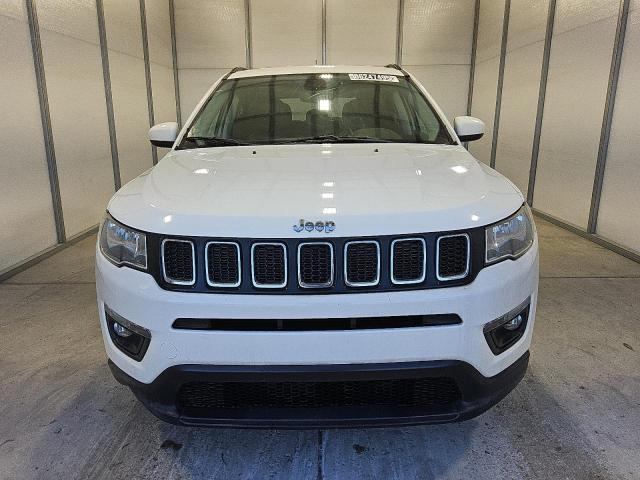3C4NJCBB5KT699392 - 2019 JEEP COMPASS LATITUDE أبيض صورة 5