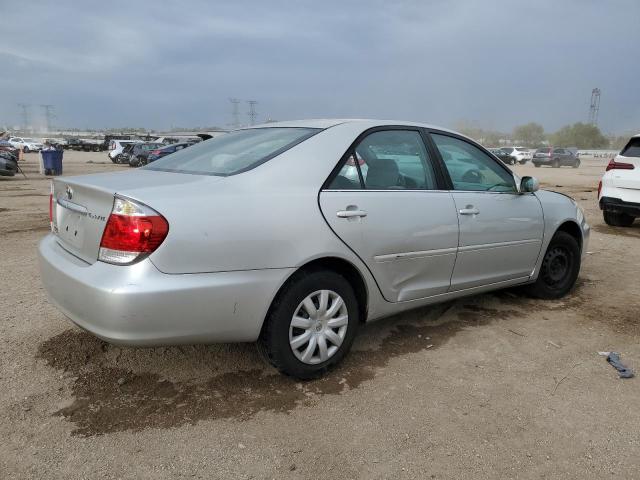 4T1BE32K05U070426 - 2005 TOYOTA CAMRY LE SILVER photo 3