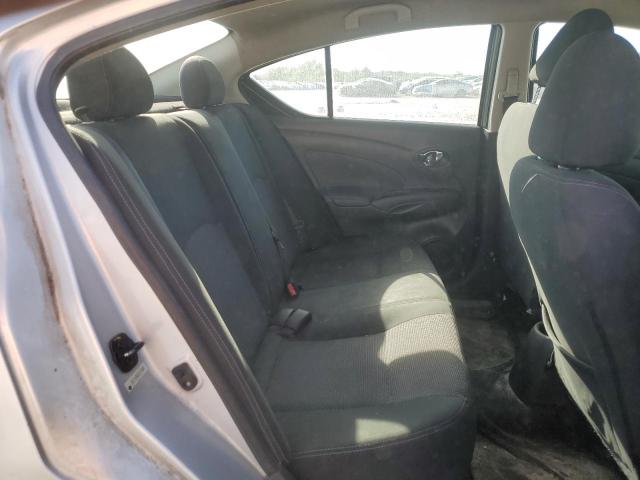 3N1CN7AP6JK414335 - 2018 NISSAN VERSA S SILVER photo 10