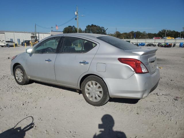 3N1CN7AP6JK414335 - 2018 NISSAN VERSA S SILVER photo 2