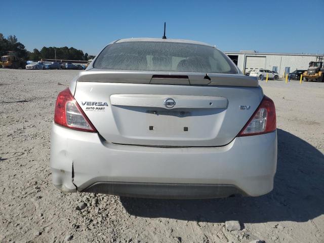 3N1CN7AP6JK414335 - 2018 NISSAN VERSA S SILVER photo 6