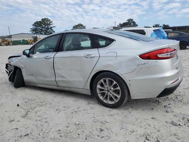3FA6P0LU9KR206687 - 2019 FORD FUSION SE Silber Foto 2