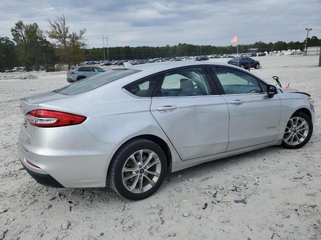 3FA6P0LU9KR206687 - 2019 FORD FUSION SE Silber Foto 3