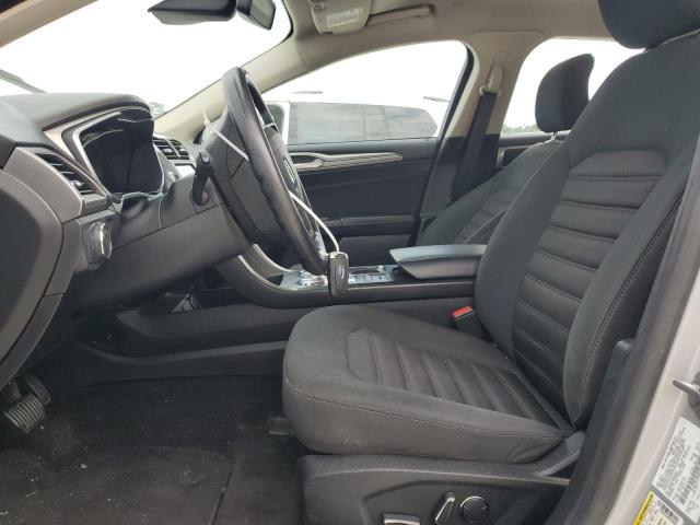 3FA6P0LU9KR206687 - 2019 FORD FUSION SE Silber Foto 7