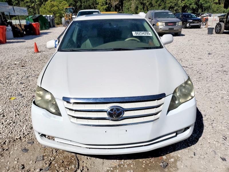 4T1BK36B25U045157 - 2005 TOYOTA AVALON XL 白色 照片 5