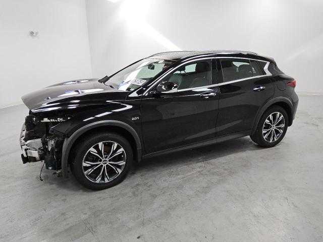SJKCH5CR2JA045351 - 2018 INFINITI QX30 BASE 黑色 照片 1