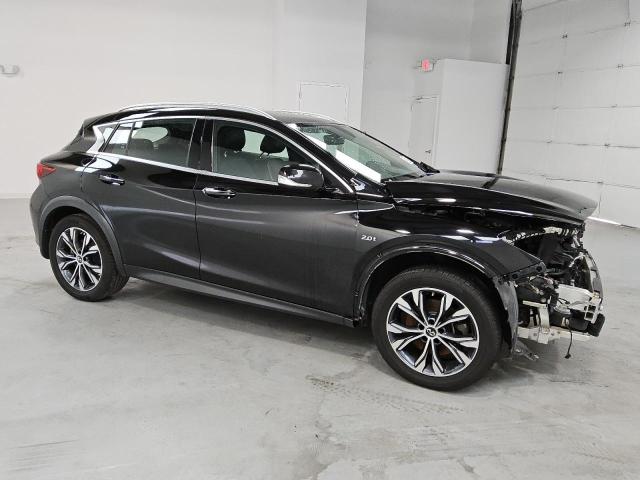 SJKCH5CR2JA045351 - 2018 INFINITI QX30 BASE 黑色 照片 4