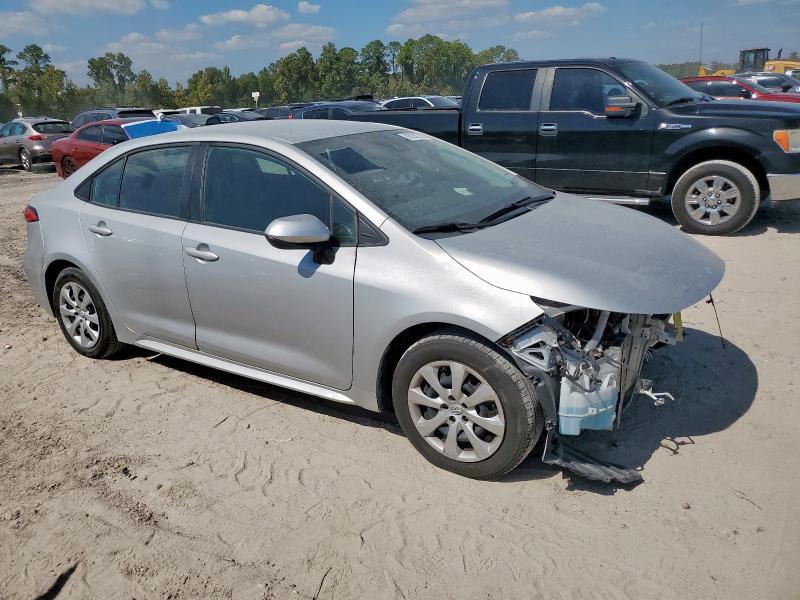 5YFEPMAE8NP363436 - 2022 TOYOTA COROLLA LE 银色 照片 4