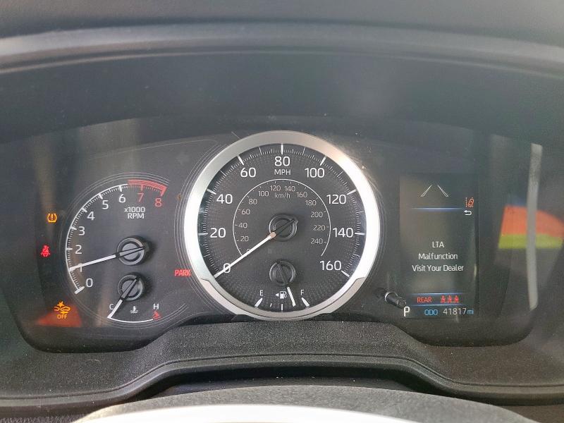 5YFEPMAE8NP363436 - 2022 TOYOTA COROLLA LE 银色 照片 9