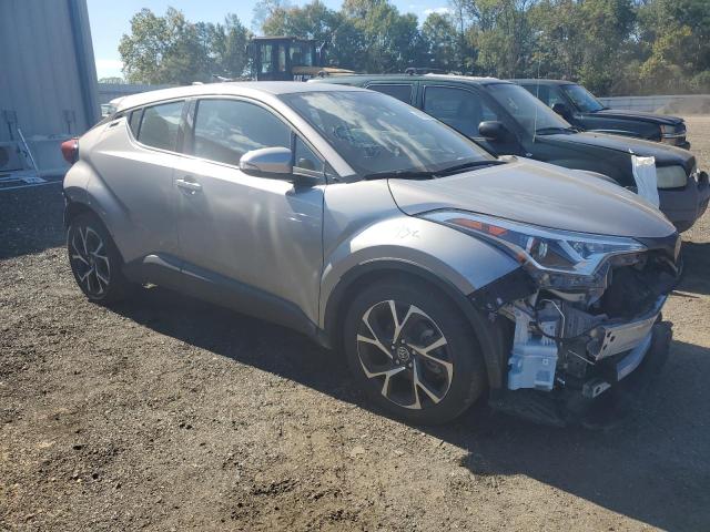 NMTKHMBX5KR101519 - 2019 TOYOTA C-HR XLE 银色 照片 4