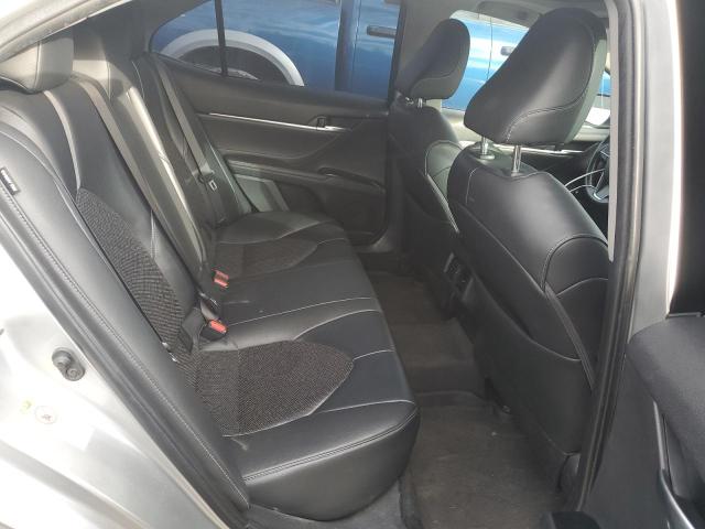 4T1B61HK5JU104489 - 2018 TOYOTA CAMRY XSE SILVER photo 10