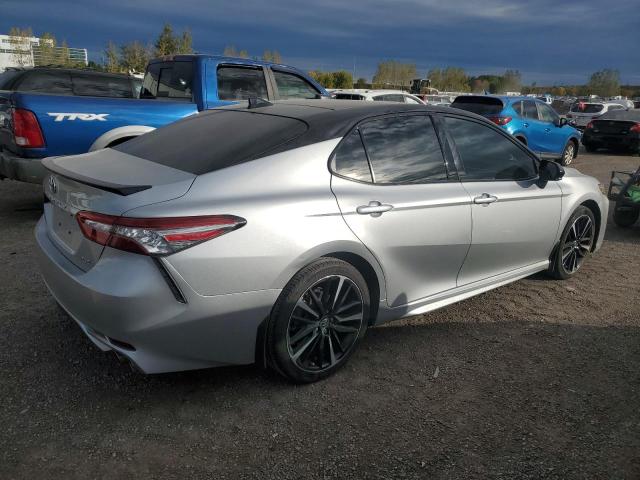 4T1B61HK5JU104489 - 2018 TOYOTA CAMRY XSE SILVER photo 3