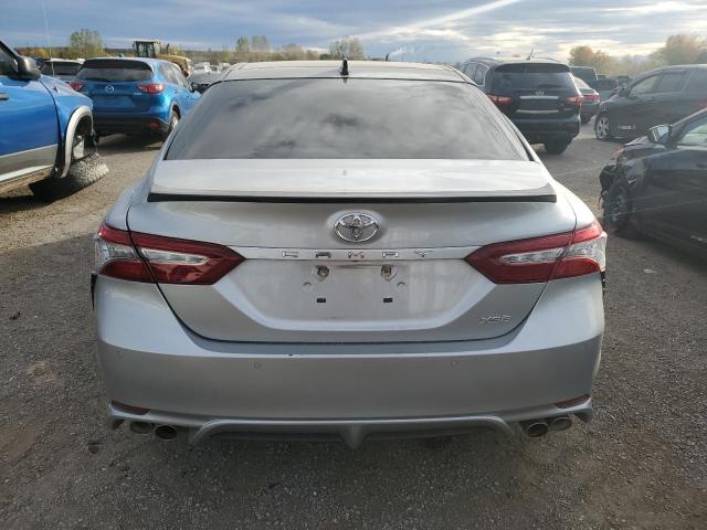 4T1B61HK5JU104489 - 2018 TOYOTA CAMRY XSE SILVER photo 6