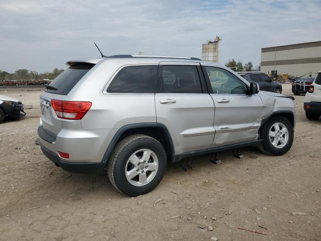 1J4RR4GG4BC641199 - 2011 JEEP GRAND CHEROKEE LAREDO Silber Foto 3