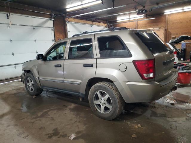 1J4HR48N75C690720 - 2005 JEEP GRAND CHER LAREDO GOLD photo 2